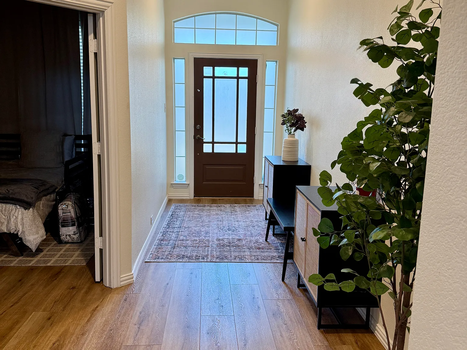 4 bed, 2581 sqft, $3,000 — Photo 2