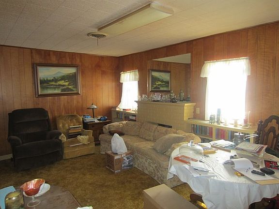3rd image of 205 E Pecan St