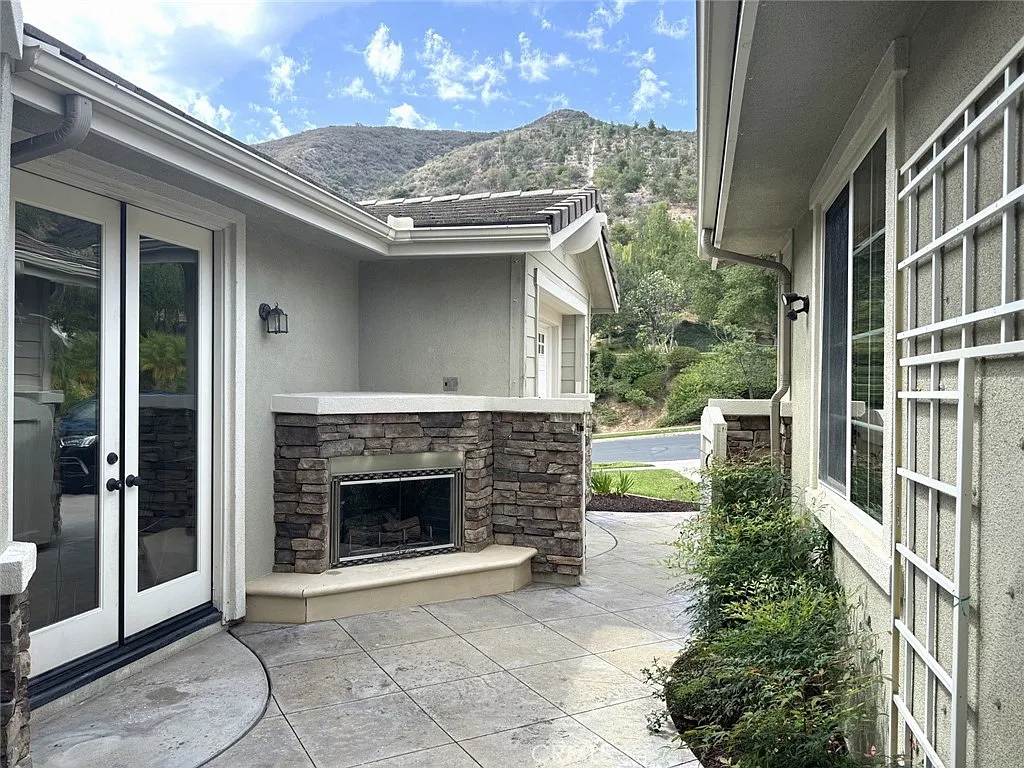 4 bed, 2.5 bath, 3346 sqft, $5,500 — Photo 2