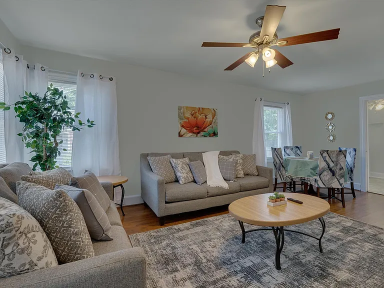 814 N Buchanan Blvd #B — Photo 3