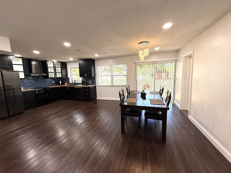668 Hampton Dr NE — Photo 7