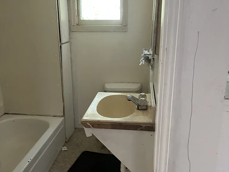 319 N G St — Photo 16