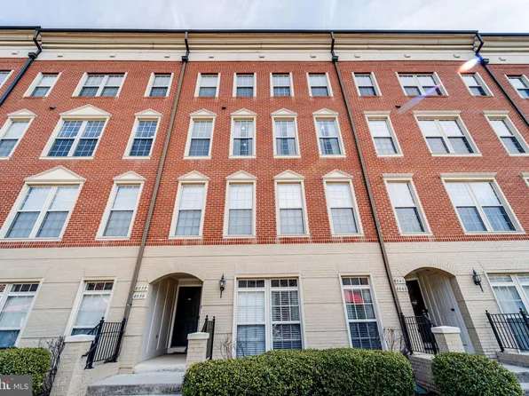 8037 Crescent Park Dr, Gainesville, VA 20155