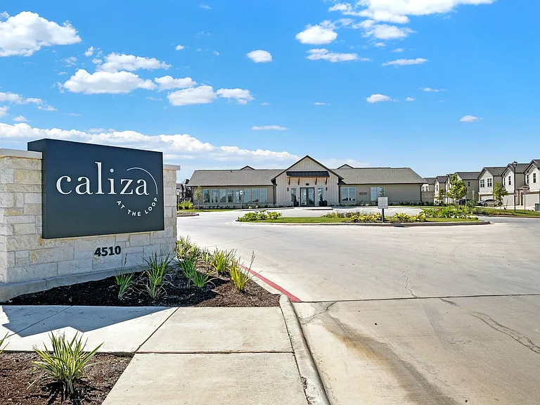 Caliza at the Loop