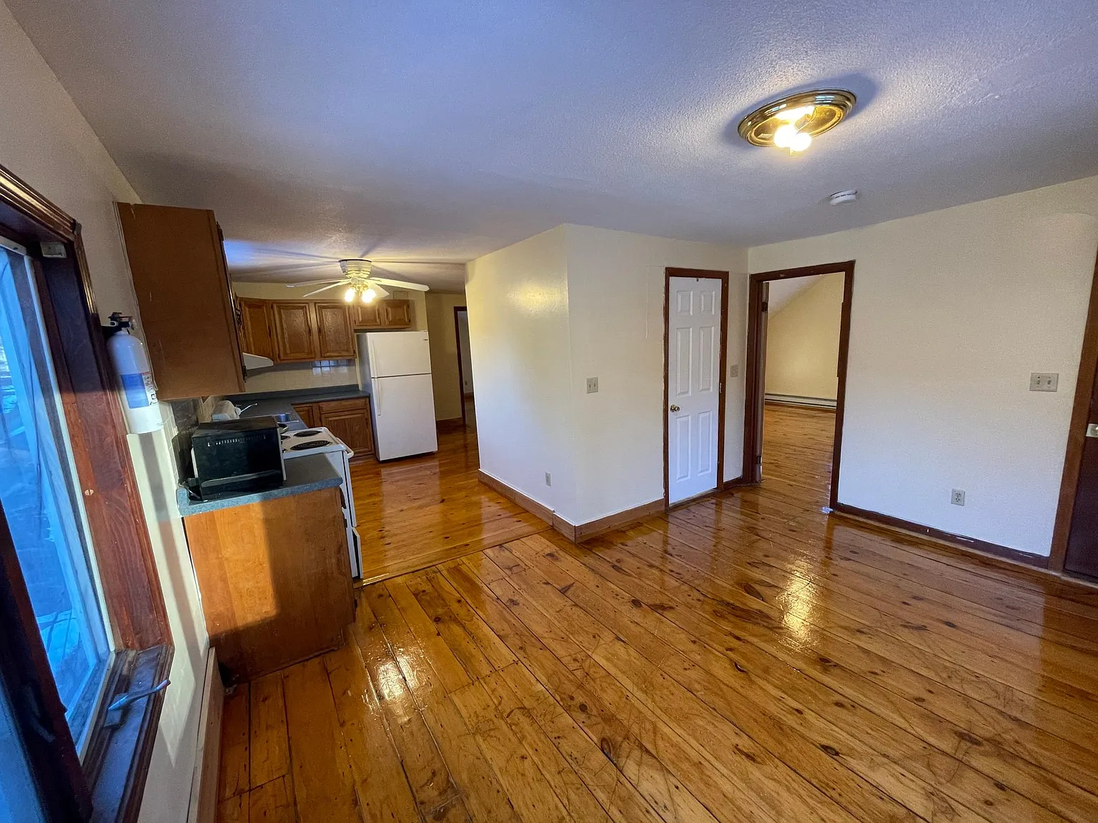 2 bed, 750 sqft, $895 — Photo 3