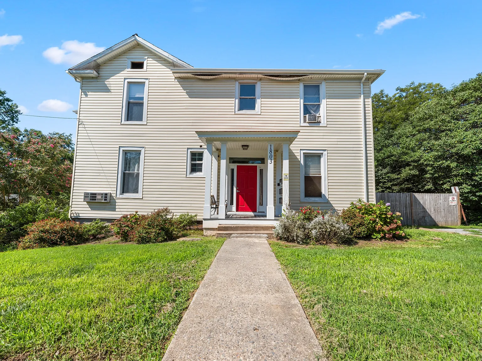 1803 Taylor St - Liberty Manor - Room 3 — Photo 1