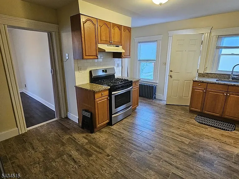 37 Van Pelt Pl #1 — Photo 4