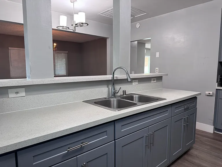 515 N Moore Ave #1/2 — Photo 5