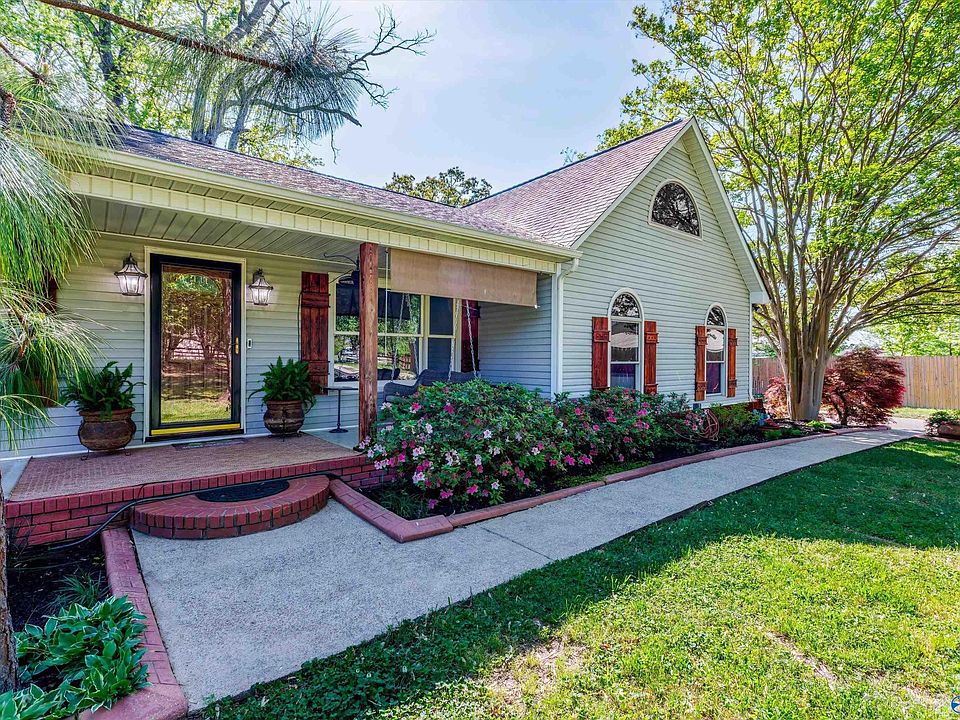 1st image of 2045 Lindsay Ln