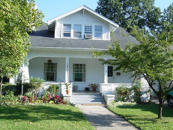 2nd image of 1322 W Friendly Ave