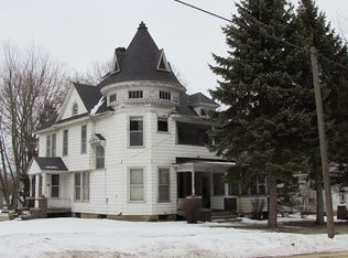 517 N Van Buren Ave, Freeport, IL 61032