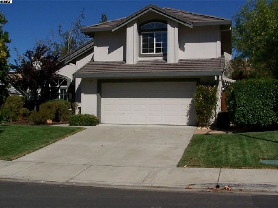 1st image of 690 Daisyfield Dr