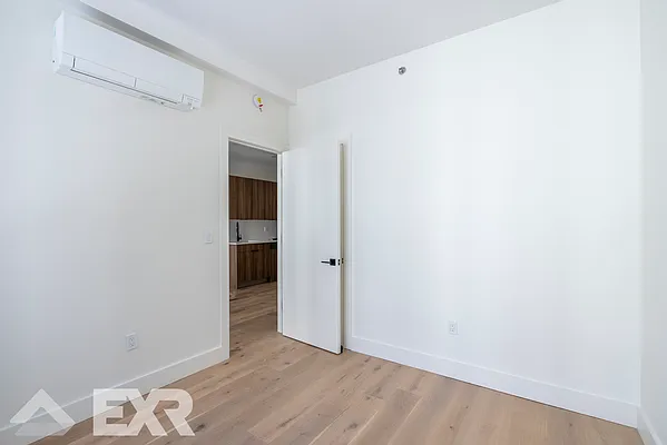 Rented by EXR | media 10