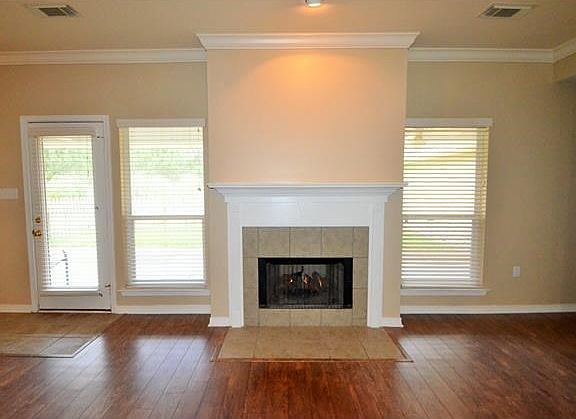 living room, new floors, gas fireplace