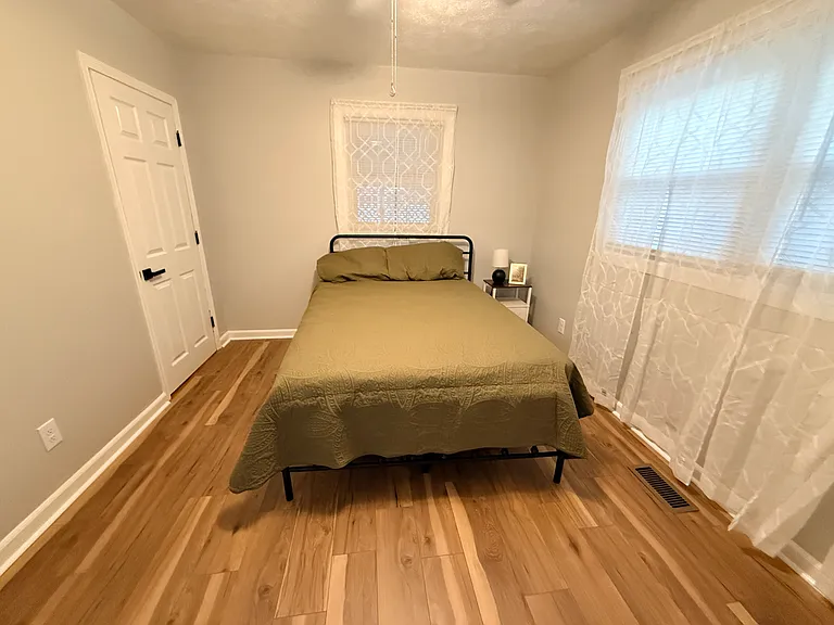 4501 Greenfield Dr — Photo 8