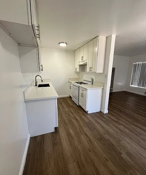 1540 & 1544 W. Florence Avenue — Photo 21