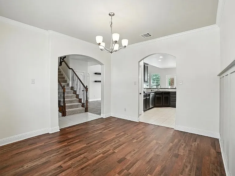 2404 Sabine Cir — Photo 7