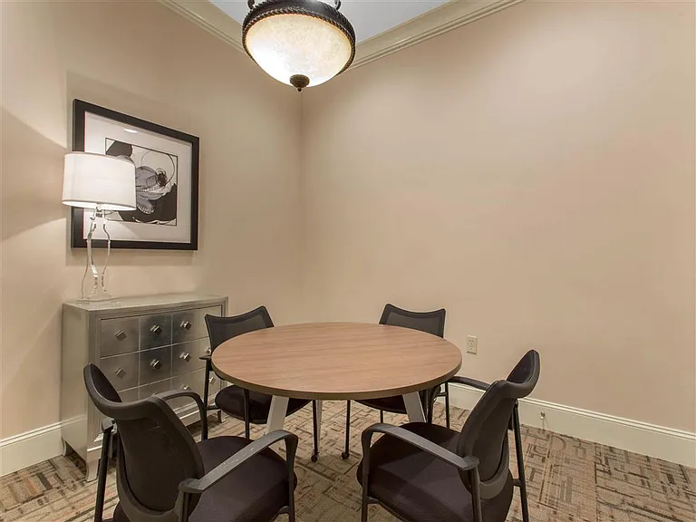 Ashley Court Apartments — Photo 20