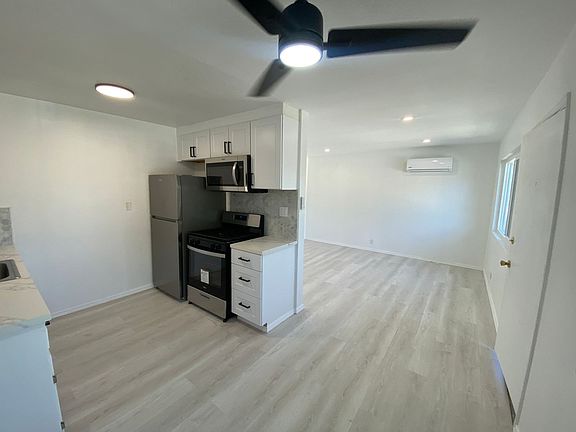 4th image of 1830 W Willow St #4
