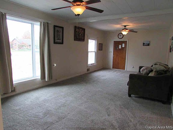 4th image of 1154 N Grove St