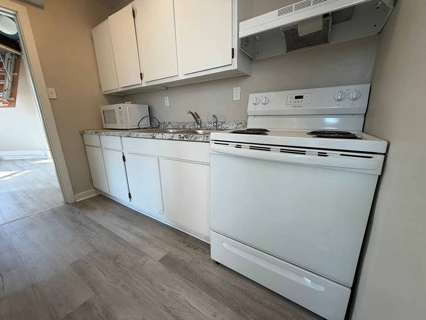 1221 Laurel Avenue House — Photo 4