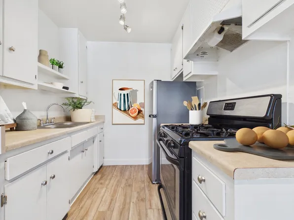 Hobart Continental Apartments, 1550 N Hobart Blvd APT 201, Los Angeles, CA 90027