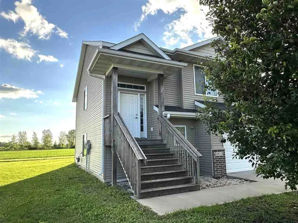 2863 Whispering Meadow Dr, Iowa City, IA 52240