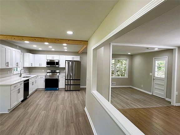 5th image of 1387 Renee Dr