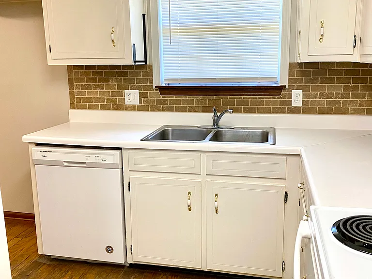 Kitchen. View 2.