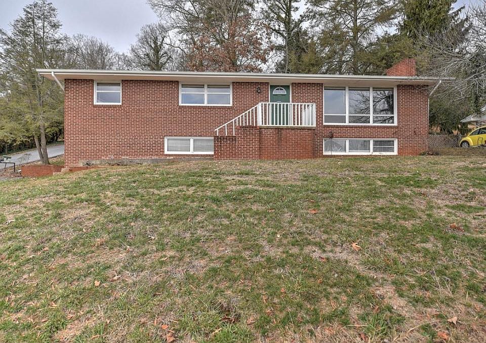 1st image of 212 Pinon Dr