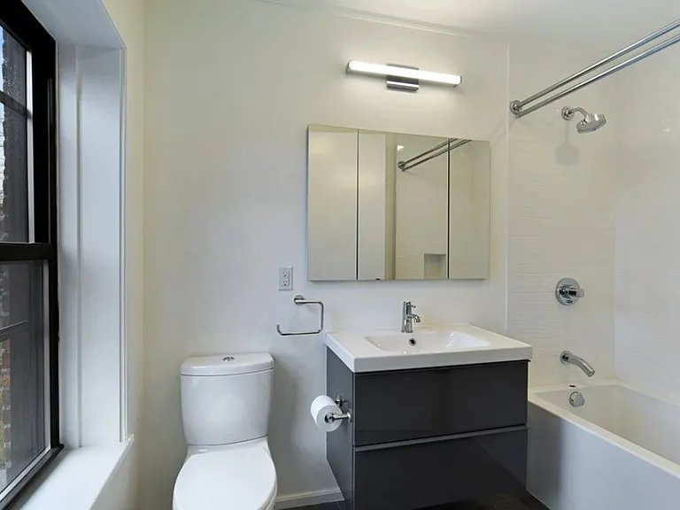 425 Hancock St #3 — Photo 9