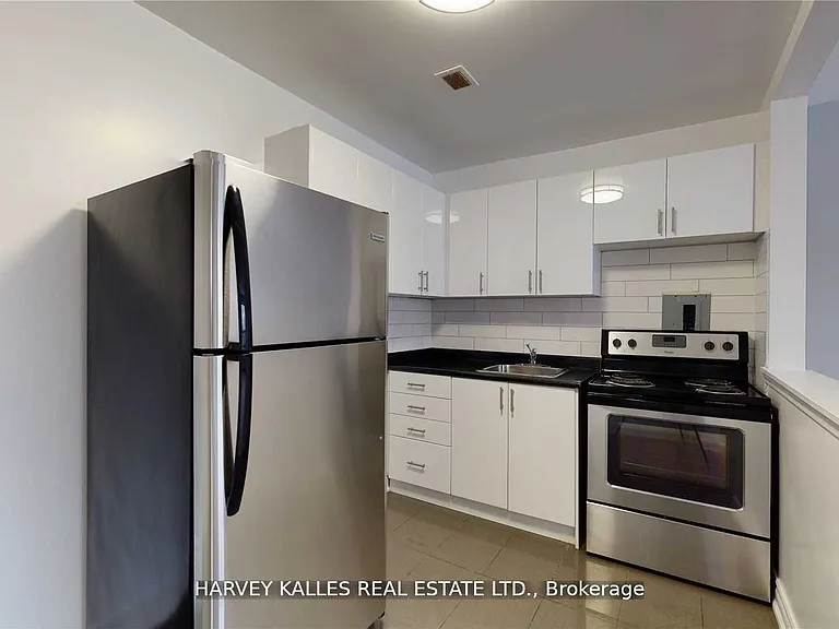 4 Greentree Ct #B3 — Photo 5
