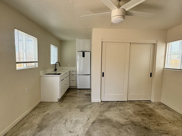 2718 N Greenfield — Photo 30