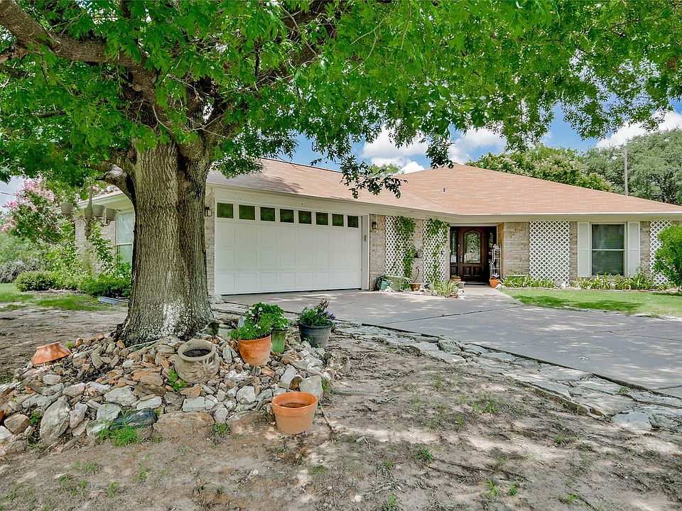 1st image of 300 Saddleview Ct