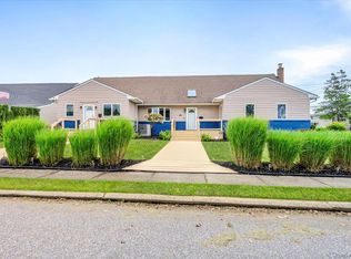 86 Edmore Lane N, West Islip, NY 11795