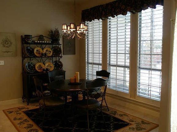 5th image of 4708 Lakeshore Ct