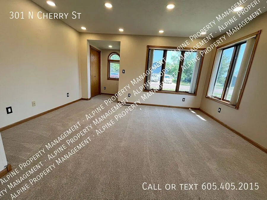 2 Bed/1 Bath Ground Floor Twinhome in Lennox! — Photo 3