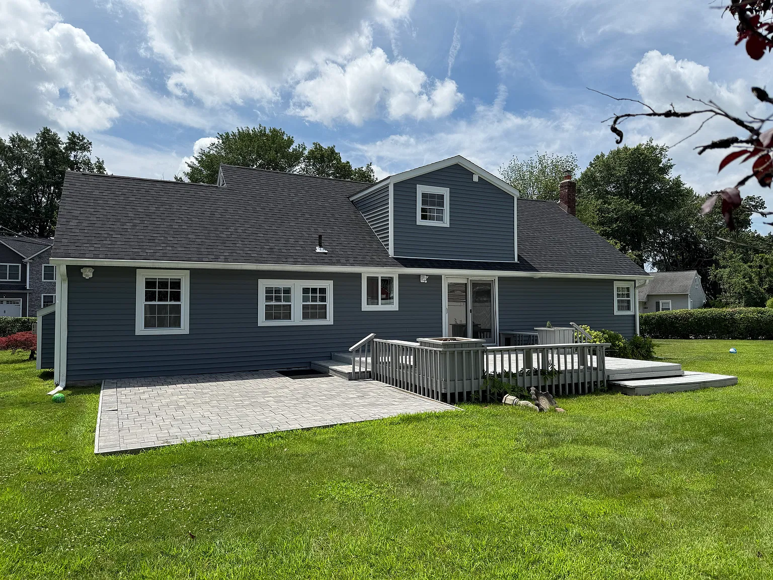 987 Pleasant Dr — Photo 3