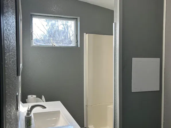 1001 Marelda Ave, Donora, PA 15033