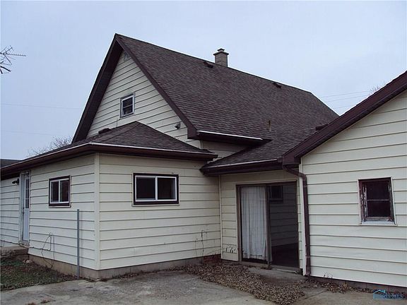 3rd image of 402 E Main St