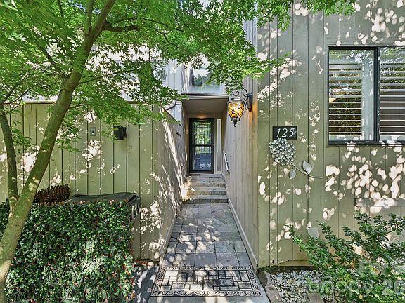 2nd image of 125 Pine Grove Cir