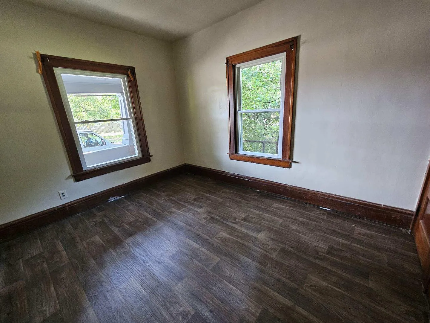 576 Blaine Ave — Photo 3