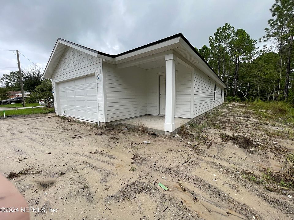 2nd image of 820 AIKEN Street