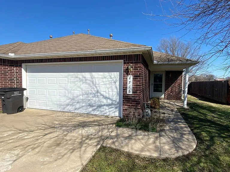 4718 NE Wisconsin St — Photo 1