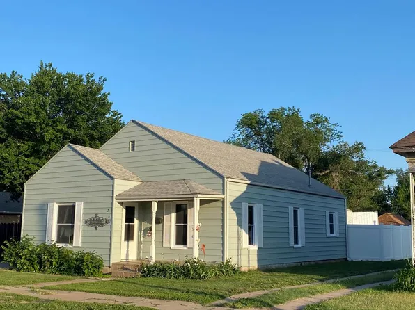 261 W 5th St, Hoisington, KS 67544