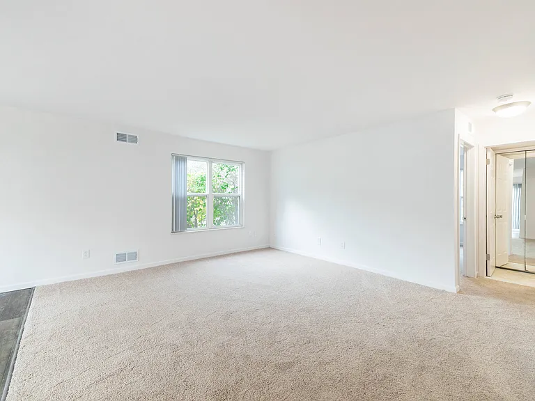 Whethersfield Apartments — Photo 30