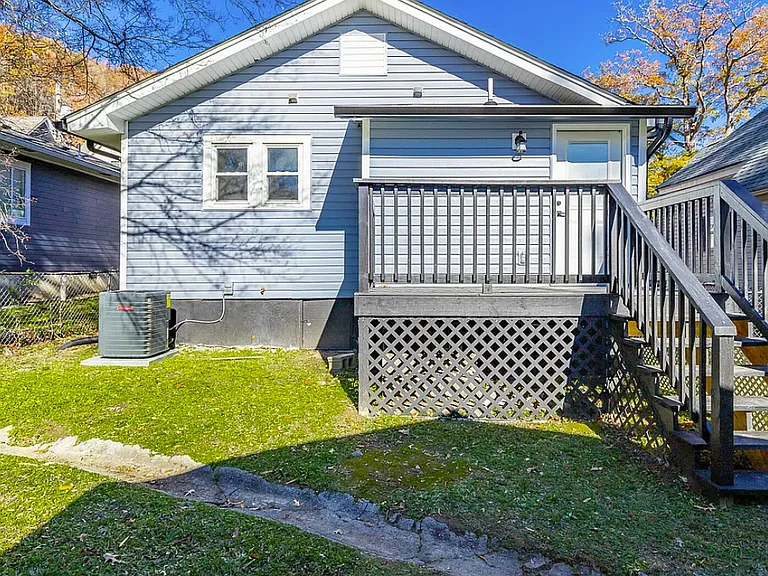 110 Sawyer St — Photo 12
