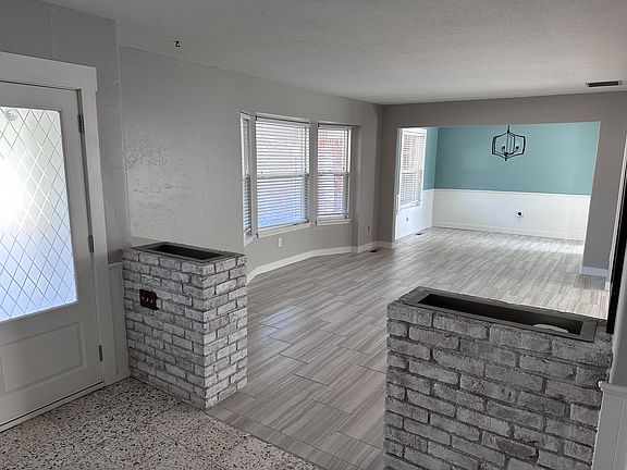 4th image of 5912 N Sterling Dr