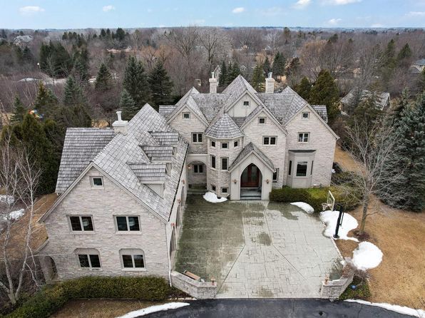 11611 North Canterbury DRIVE, Mequon, WI 53092