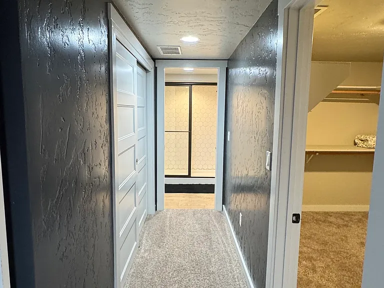 406 N Pacific St — Photo 20